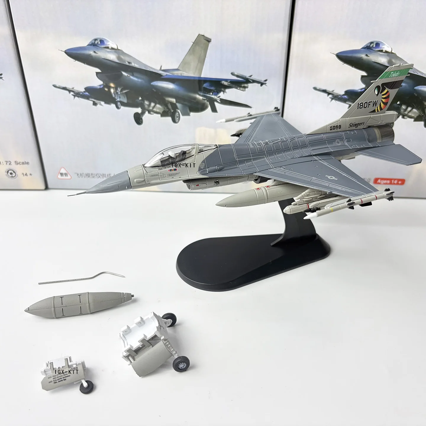 

1/72 Scale U.S. Air Force F-16C Fighter Jet Stinger Squadron F16 Diecast Finished Military Plane Model Collection Ornament