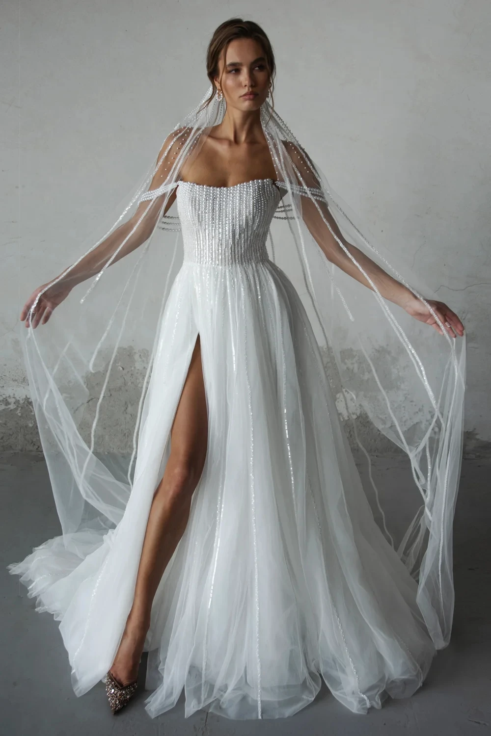 

Customized Luxury Pearls Strapless Tulle Wedding Dress Sparkly Sequined Bridal Gown Elegant A-Line Chapel Train Vestido De Novia