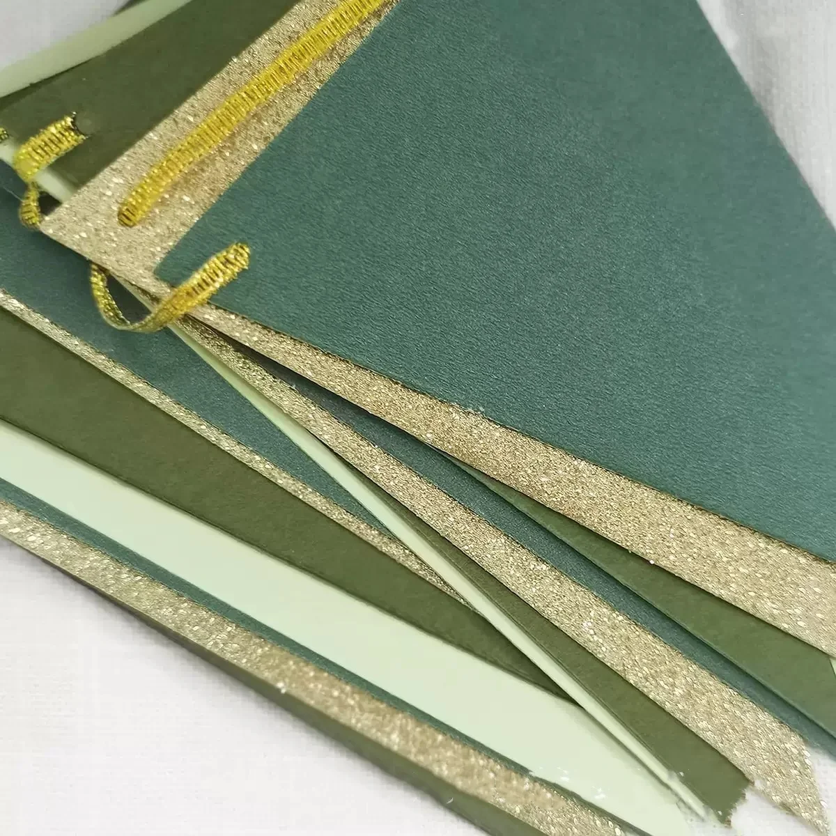 Goldenes Zwiebel-Papier-Dreieck-Banner, Geburtstag, Hochzeit, Partydekoration, Filz, bunte Flagge, Festliche Szenendekoration, Banner – Detail 2