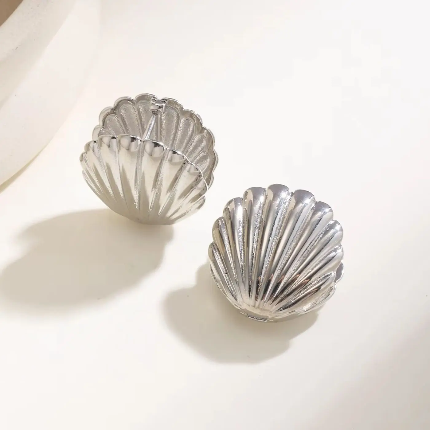 AIBEF Seashell Earrings Vintage Ocean Scallop Shell Snap Closure Ear Buckles Summer Beach Minimalist Jewelry Women Fashion Gift