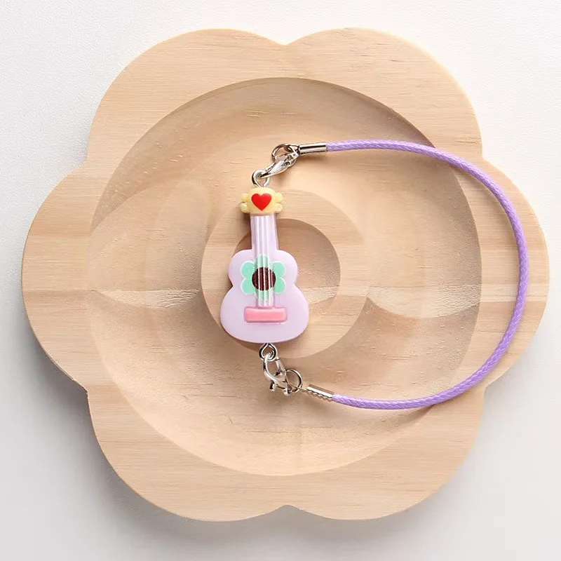 Miniaturowa gitara na pasku do domku dla lalek, symulacja instrumentu, model, akcesoria do dekoracji domku dla lalek, zabawka do zabawy w udawanie.