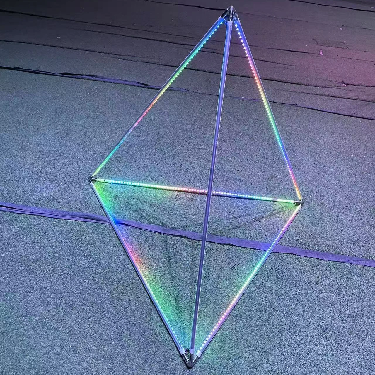 

Светодиодный RGB-светильник в форме треугольника, акробатическое оборудование, перезаряжаемый, портативный, для танцев, реквизит для выступлений, сценических шоу, вечеринок и развлечений