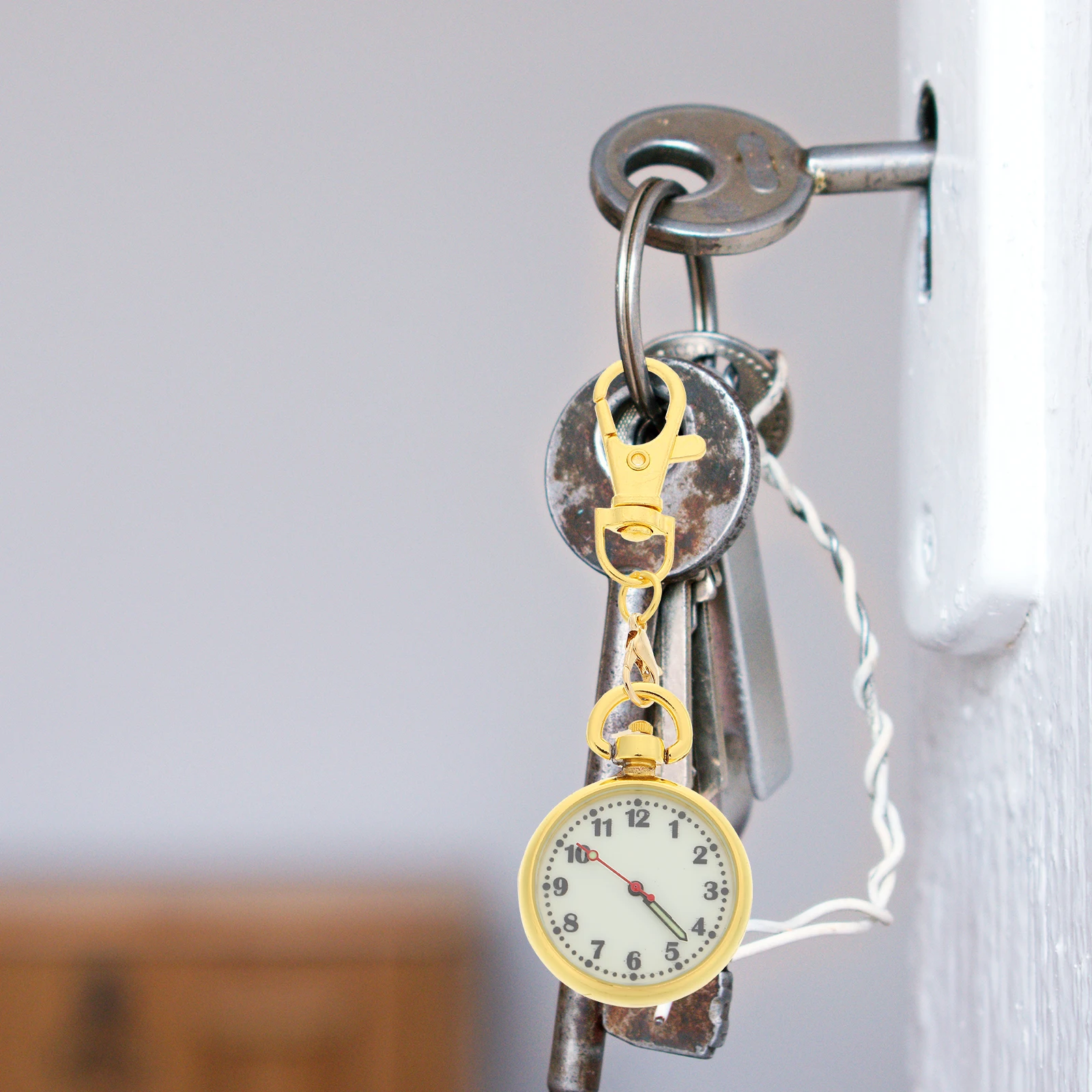 

Night Glow Pocket Watch Nurse Hanging Buckle Design Clip on Large Dial Chest Watch Luminous Keychain