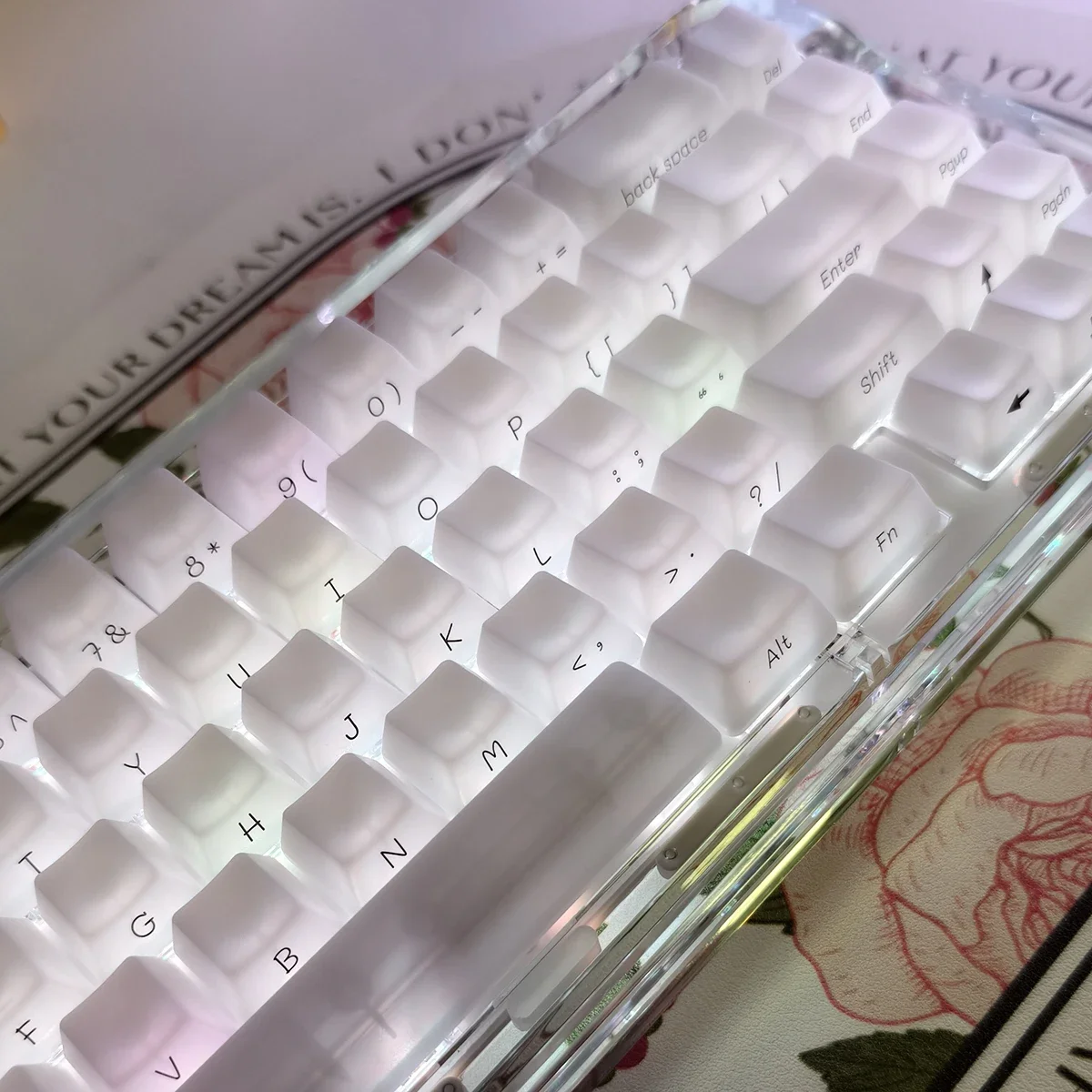 

Fog Transparent Keycap OEM High Transparent Cross Shaft Core Customized Mechanical Keyboard Side Engraving Small Full Set of 130