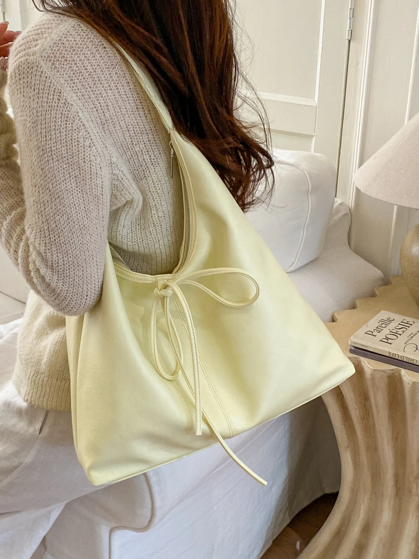

Large Capacity Women's Shoulder Bag 2026 New Spring High-End Luxury Tote Bag Versatile Commuter Bag Soft Handle Casual Style