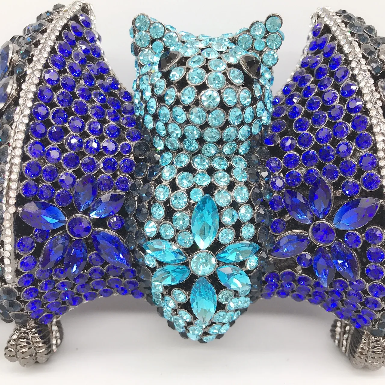 Neue Tiermotiv-Fledermaus-Diamant-Abendtasche, Ausgehöhlte Metall-Strass-Tasche, Fledermaus-Tasche – Detail 8
