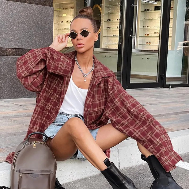 

2025 Autumn and Winter New Retro Fashion American Red Plaid Shirt for Women with Casual Design, Loose Plaid Long Sleeved Top