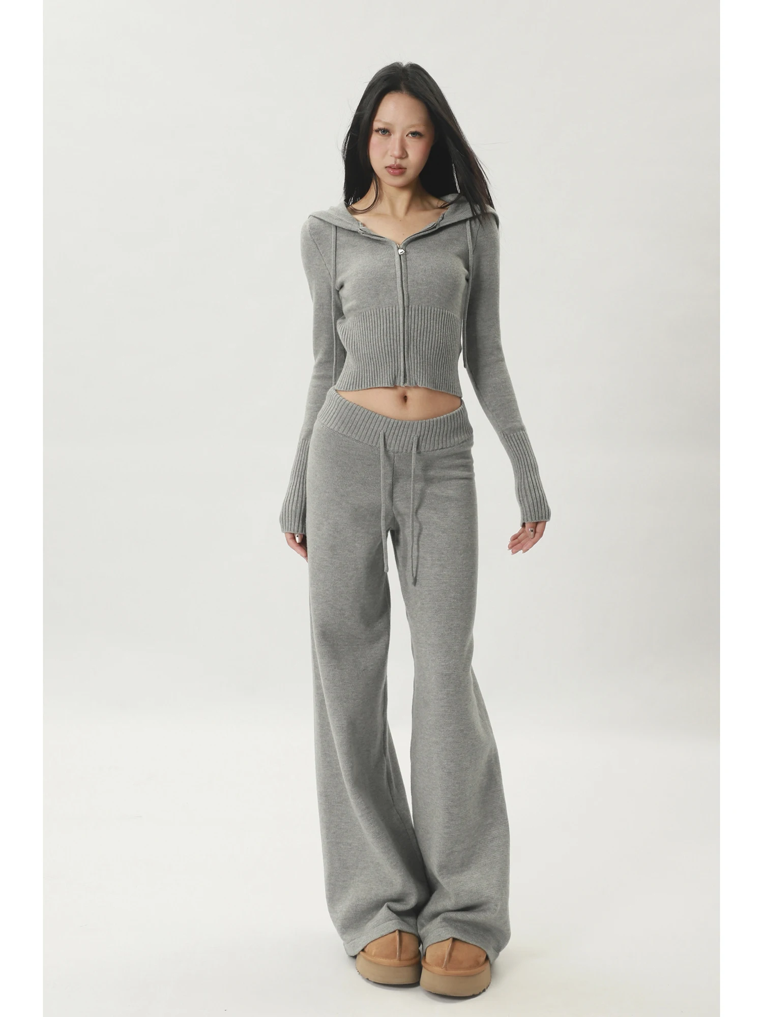 

Комплект из двух предметов Spicy Girl, весна-осень 2026, вязаный открытый кардиган с капюшоном, прямые спортивные брюки в рубчик с завязками