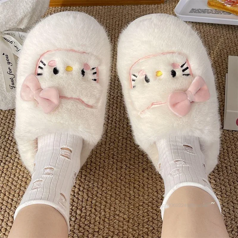 Sanrio-Zapatillas de algodón de Hello Kitty para mujer, zapatos antideslizantes de suela gruesa para interiores, cálidos, de felpa, Kawaii, para el hogar, Invierno