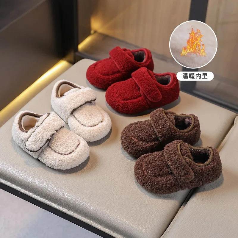 

2025 Новая весенняя модная противоскользящая обувь для маленьких девочек, мягкая легкая детская обувь на плоской подошве, универсальная теплая классическая меховая обувь Детская Обувь