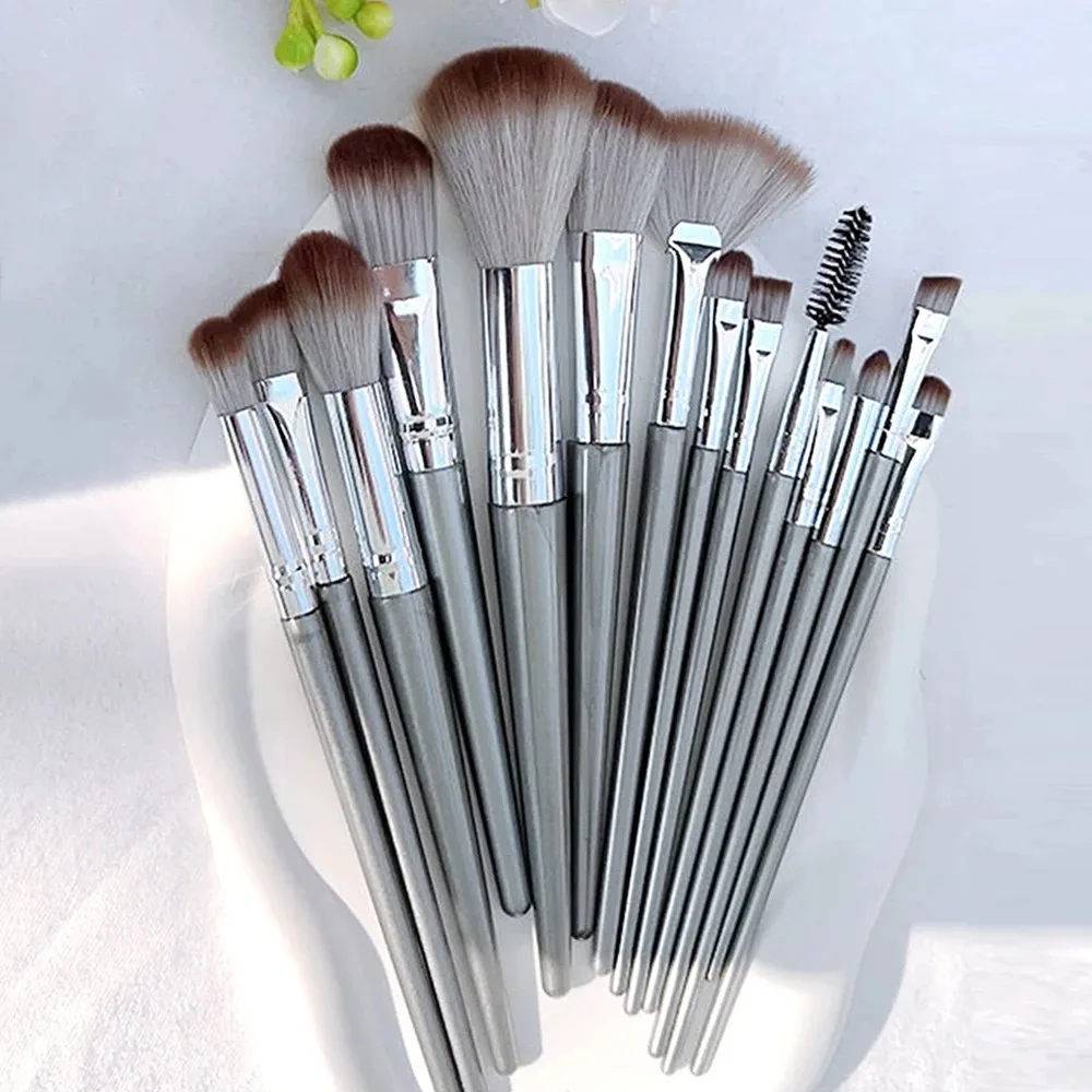 ชุดแปรงแต่งหน้าสีเงิน 14 ชิ้น + พัฟสามเหลี่ยมสีเทา 2 อัน และฟองน้ำรูปหยดน้ำสีดำ 2 อัน - ชุดอุปกรณ์แต่งหน้าระดับมืออาชีพครบชุดสำหรับ