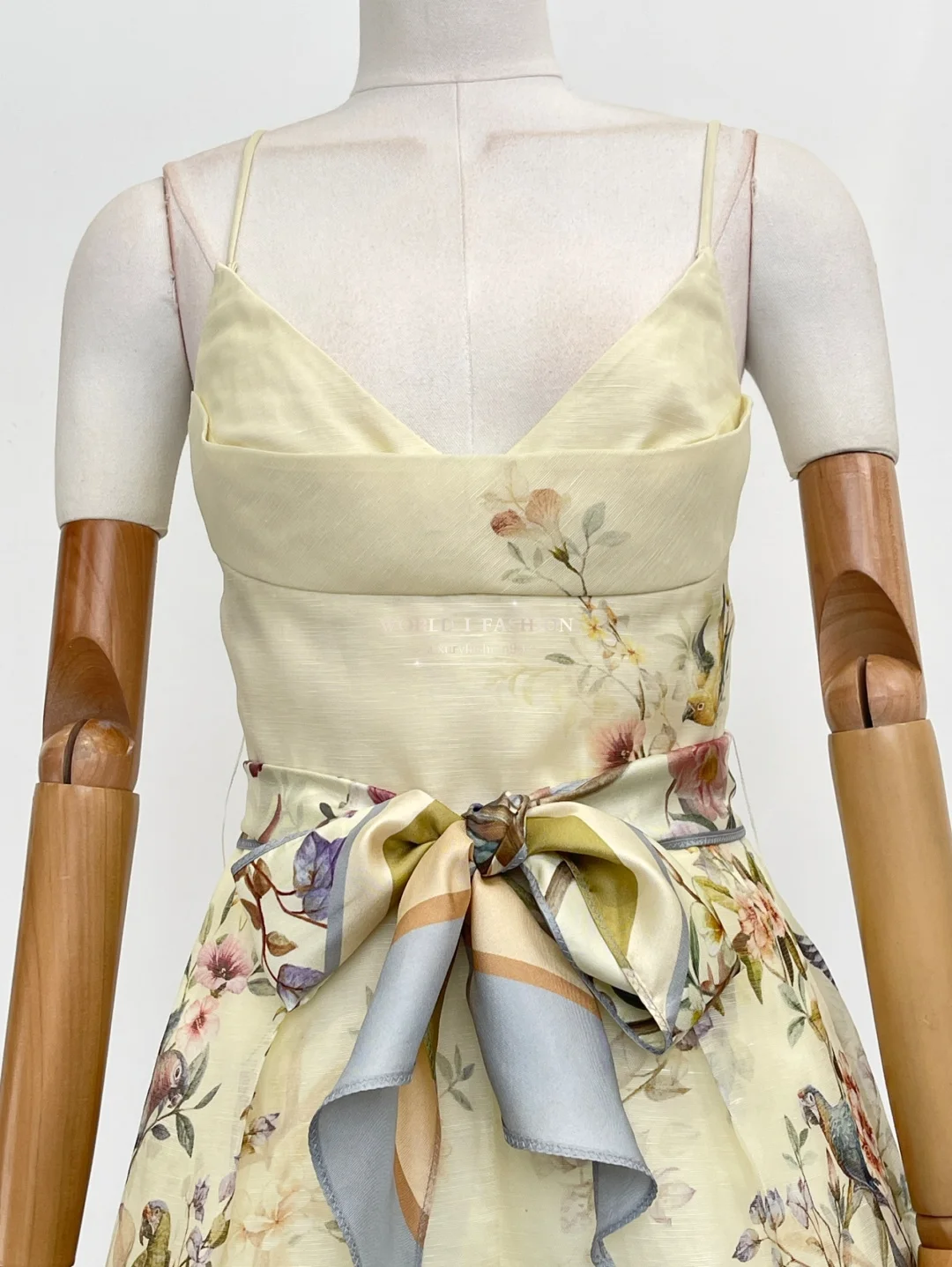 

Light Yellow Floral Print Sleeveless Backless Jumpsuit 2025 New Design