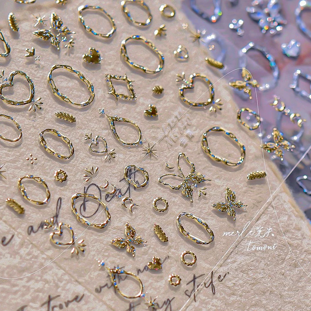 5D Goldprägung Schmetterling Vintage Rand Nail Art Aufkleber Herzen Sterne Mond Glänzendes Metall Eleganter selbstklebender Maniküre-Aufkleber