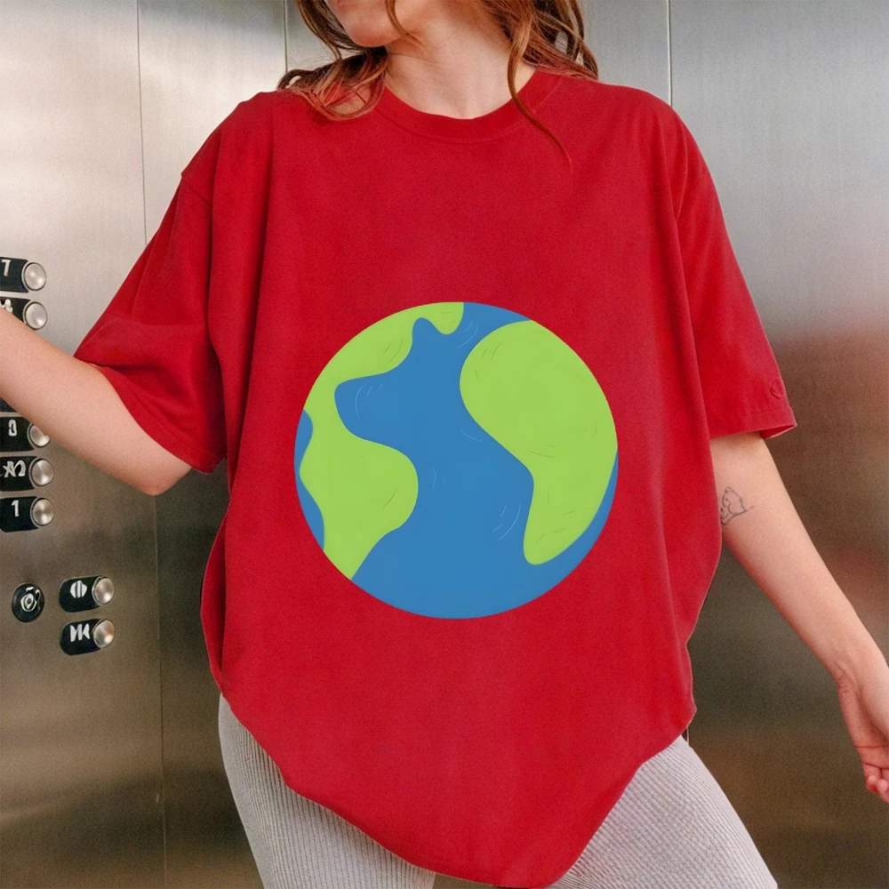 تي شيرت نسائي مطبوع عليه Earth 2025 Y2k - بلوزة صيفية قطنية كبيرة الحجم، تي شيرت برسومات كوكب عالية الجودة، ملابس خروج صديقة للبيئة