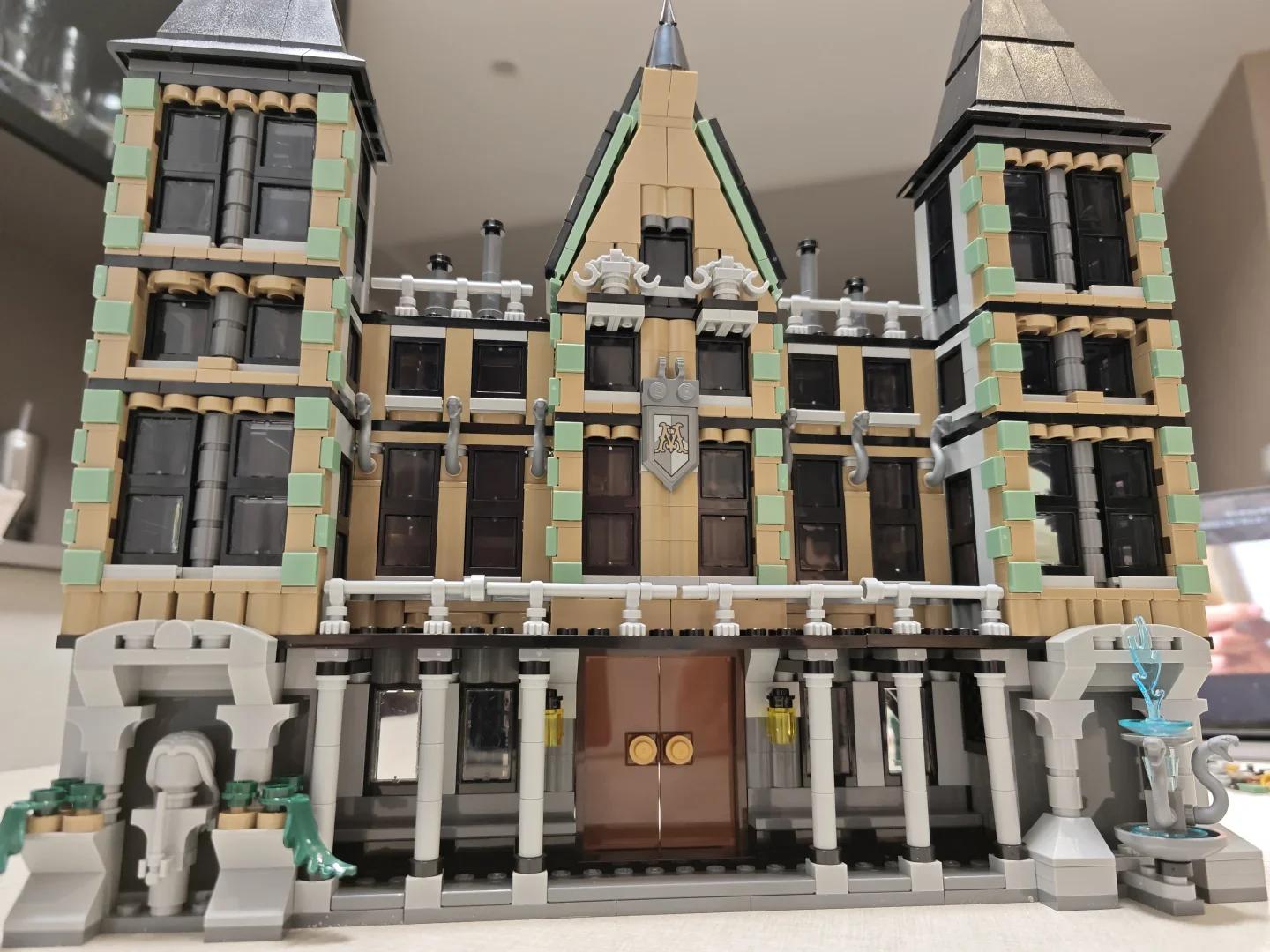

Новая модель MOC Century Manor Street Scene, домашний декор, строительные блоки для мальчиков и девочек в качестве праздничных подарков