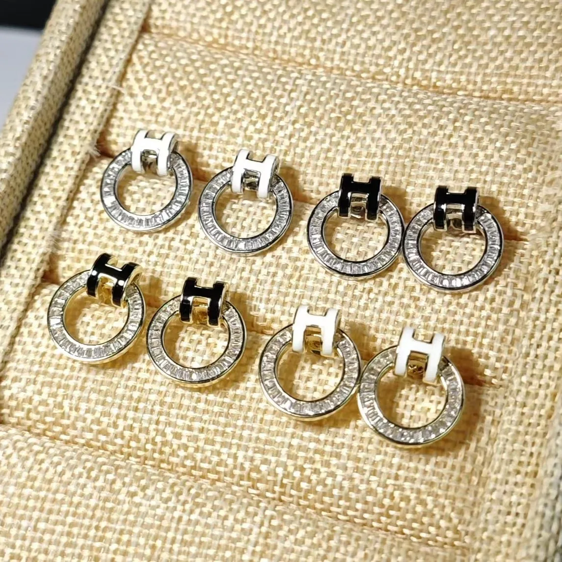 أزياء حرف H كامل الماس الدائري وأقراط 2025 الخريف والشتاء الأقراط الراقية الجديدة