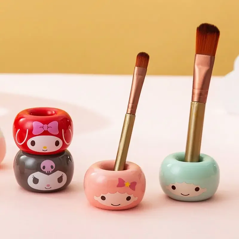 Sanrio Hello Kitty Base de colocación decoración ceja pluma soporte para cepillo de dientes lindo soporte para bolígrafo personalizado Mini almacenamiento de cepillos de dientes