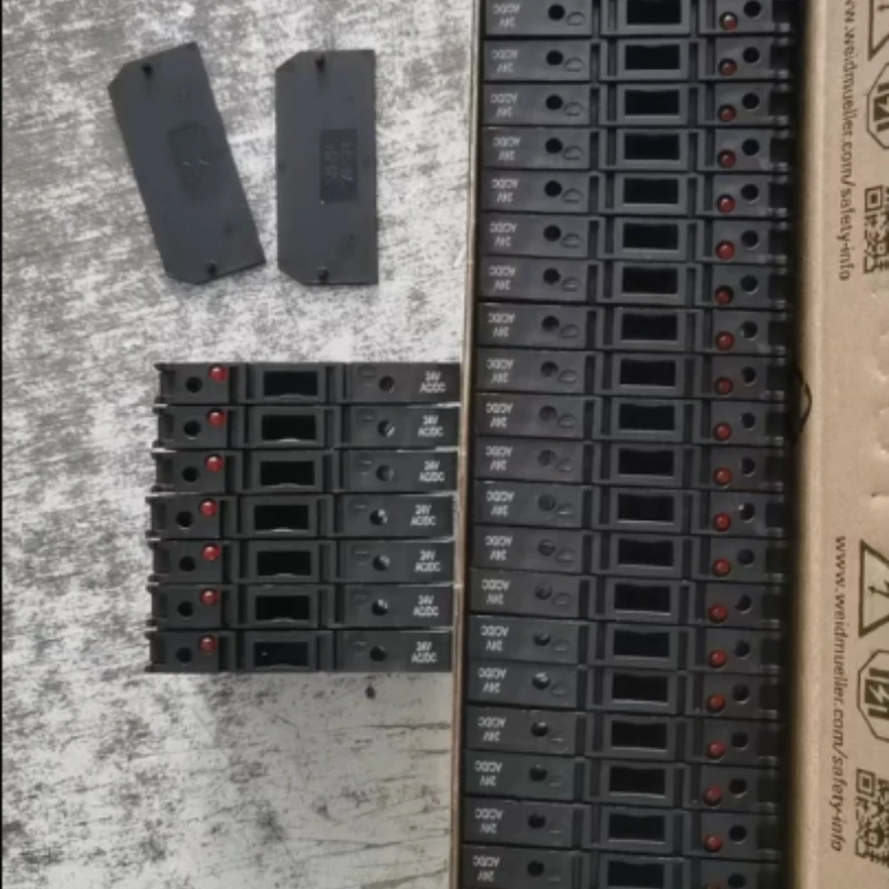 SAKSI 4N LD 1D Fuse Terminal Block 24V AC/DC DIN Rail Mount Fuse Connector Terminal Block PN 2697370000