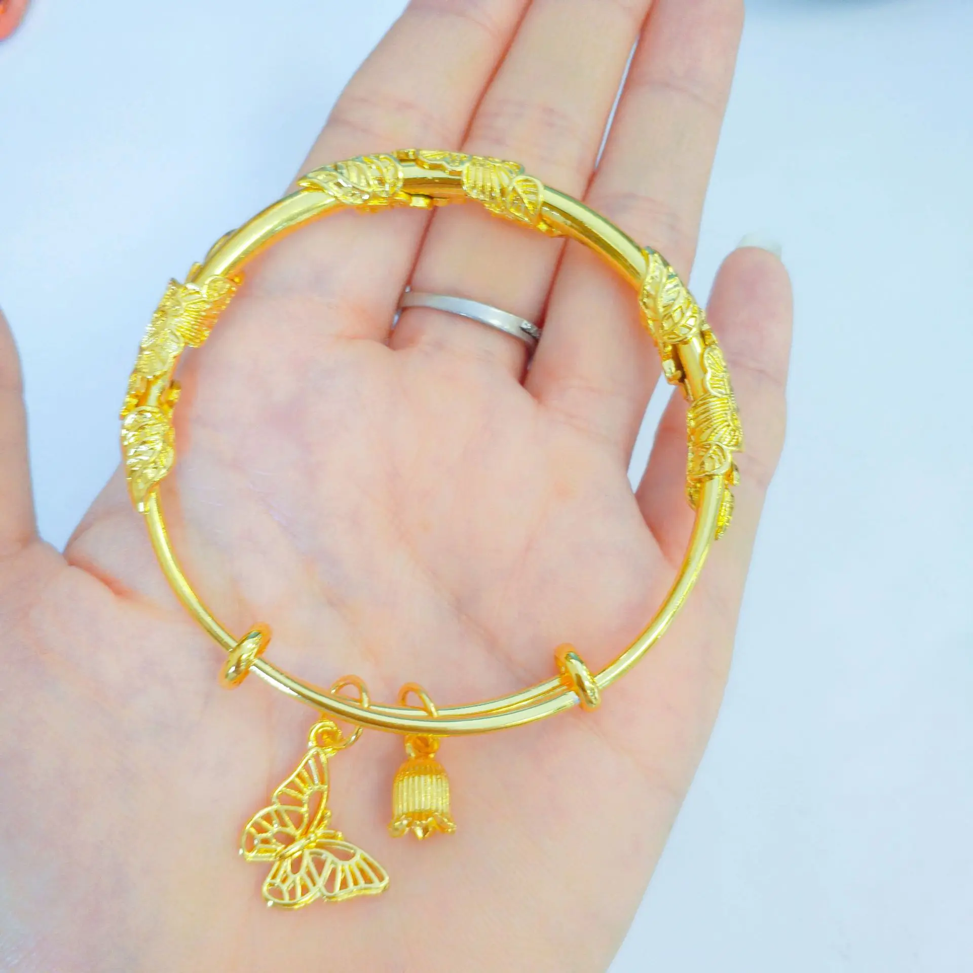 Boutique AU999 gold jewelry Acacia vine butterfly ladies bracelet hollow adjustable push-pull temperament bracelet jewelry