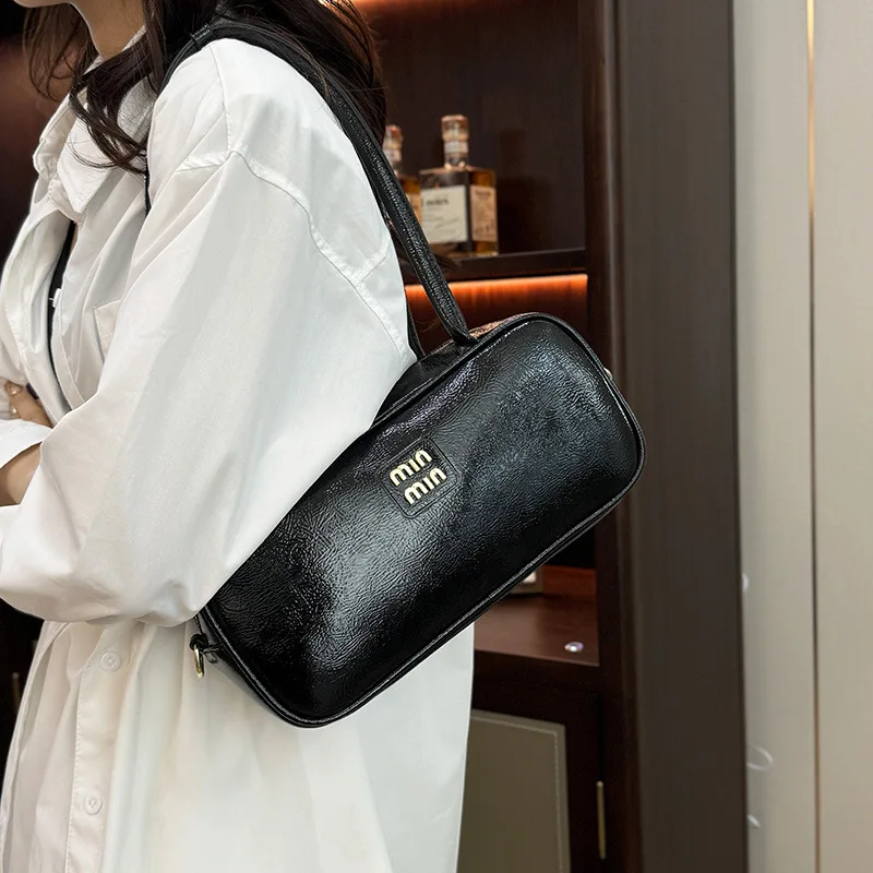 

Stylish 2025 Solid Color Women's Messenger Bag Niche Boston Pillow Bag for Sports Events, College Campus & Daily Commute