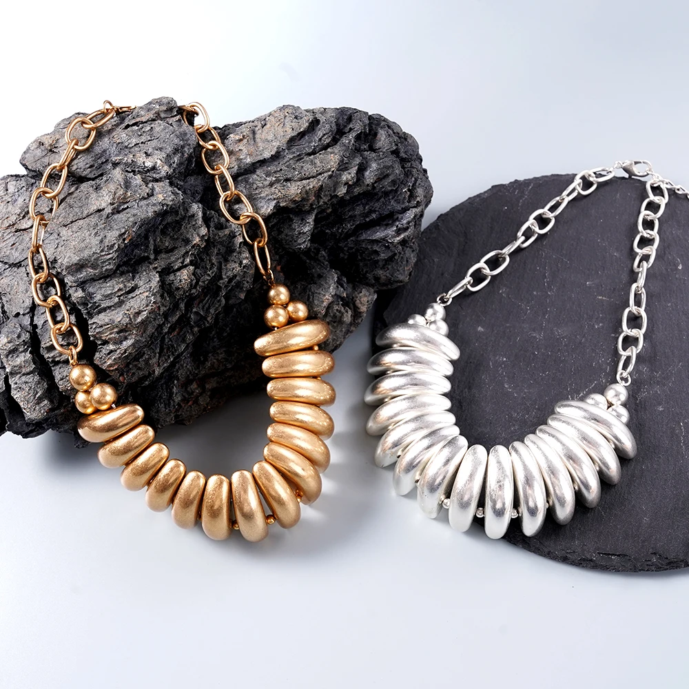 New Model Unique Metal Curve Necklace Fashionable Jewelry Gift for Valentine's Day Birthday Wife Mother