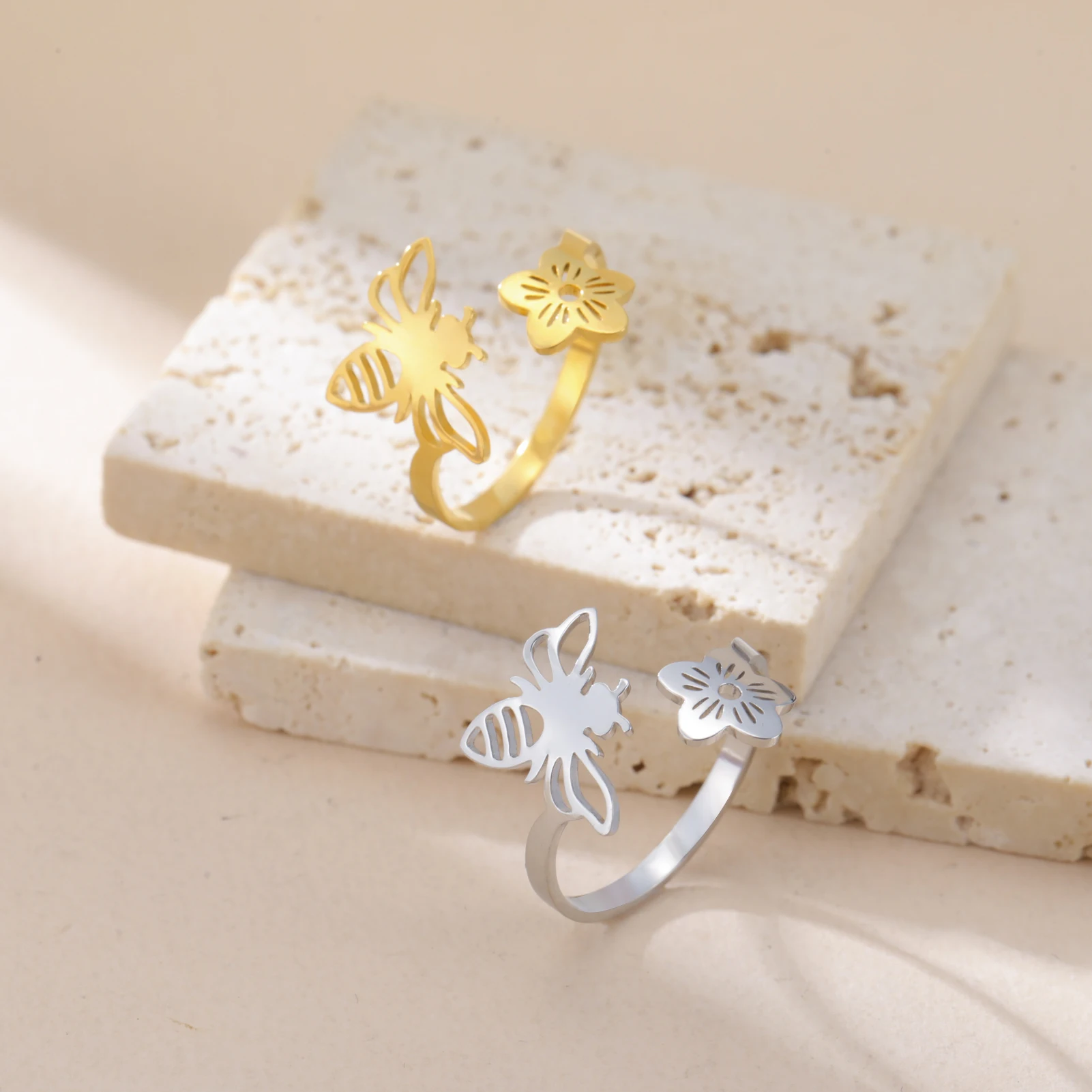 Lemegeton Edelstahl-Ringe mit niedlichen Bienen- und Blumenmotiven für Damen und Mädchen, trendige goldfarbene verstellbare Fingerringe, Party-Schmuck, 2026 neu
