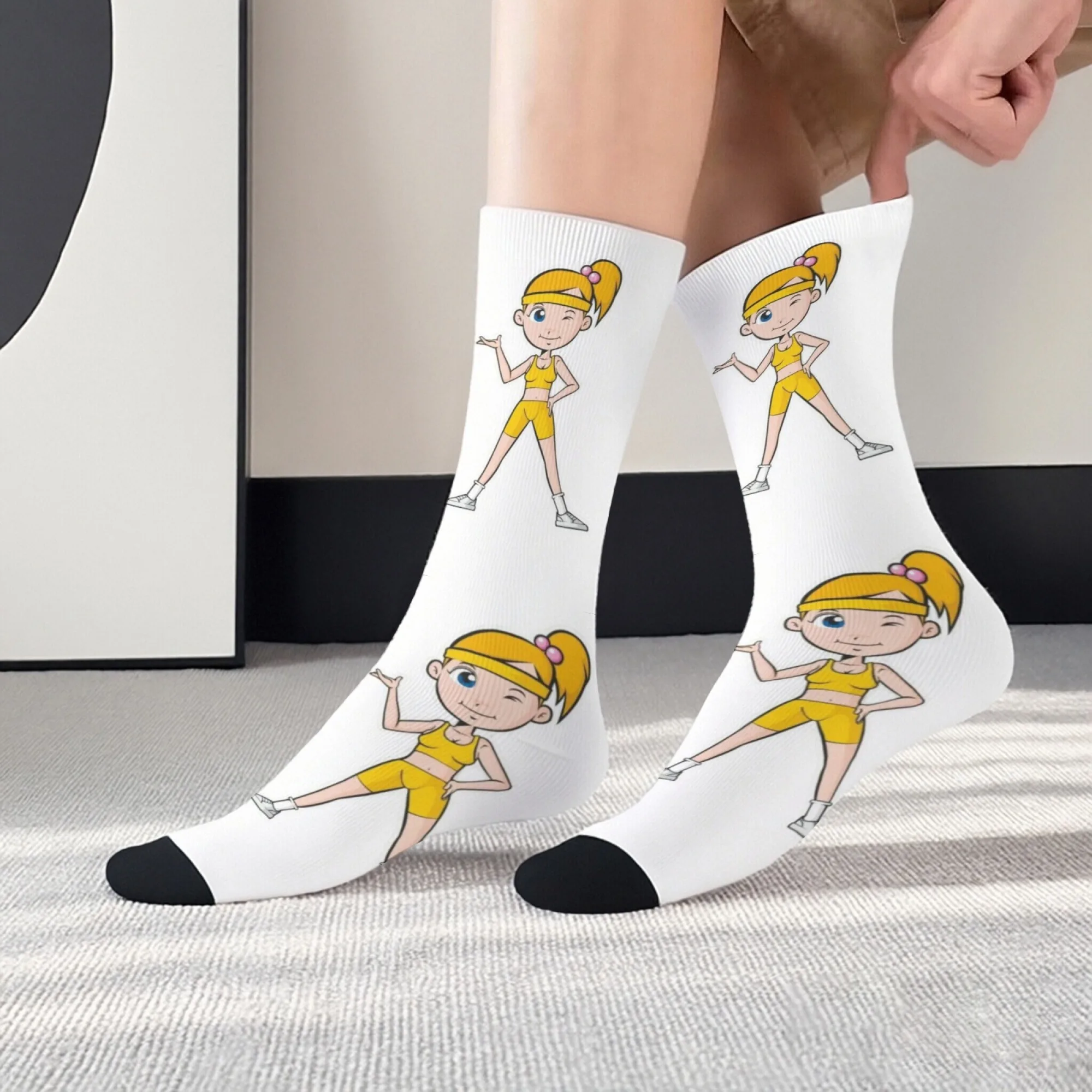 Wadenlange Socken mit Cartoon-Fitness-Mädchen-Aufdruck, verspielte Fitness-Posen, energisch, sportlich, für Yoga-Liebhaber, atmungsaktive, weiche Sportsocken