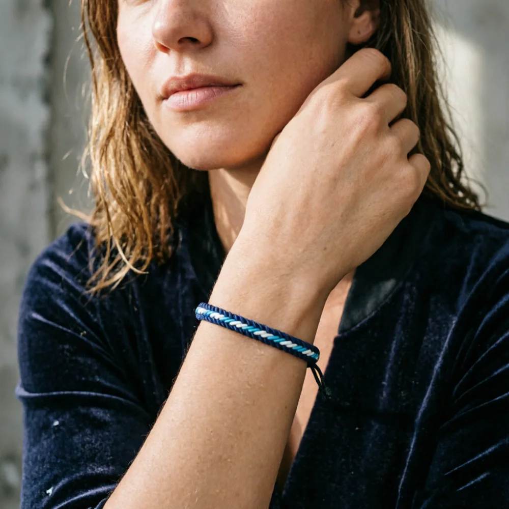 Stilvolles handgefertigtes ethnisches Stoffseil-Armband, Unisex, verstellbar, in mehreren Farben erhältlich, Bohemian-Stil, Güteklasse A, Urlaubsschmuck – Detail 7