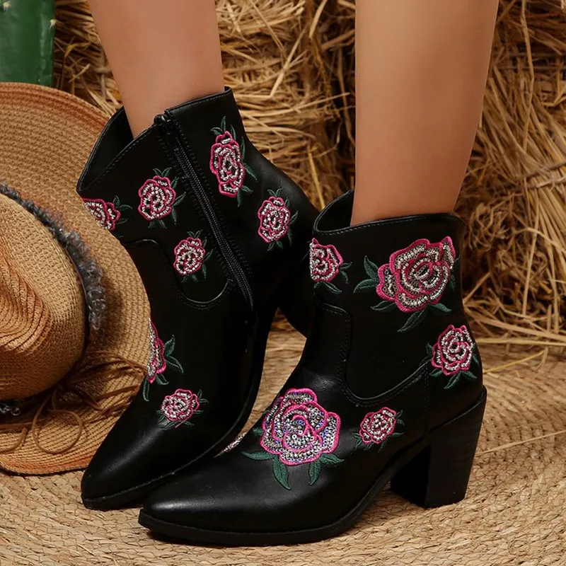 

Роскошные дизайнерские женские ковбойские сапоги. Удобные ретро-сапоги до середины икры на массивном каблуке с вышивкой в стиле вестерн.