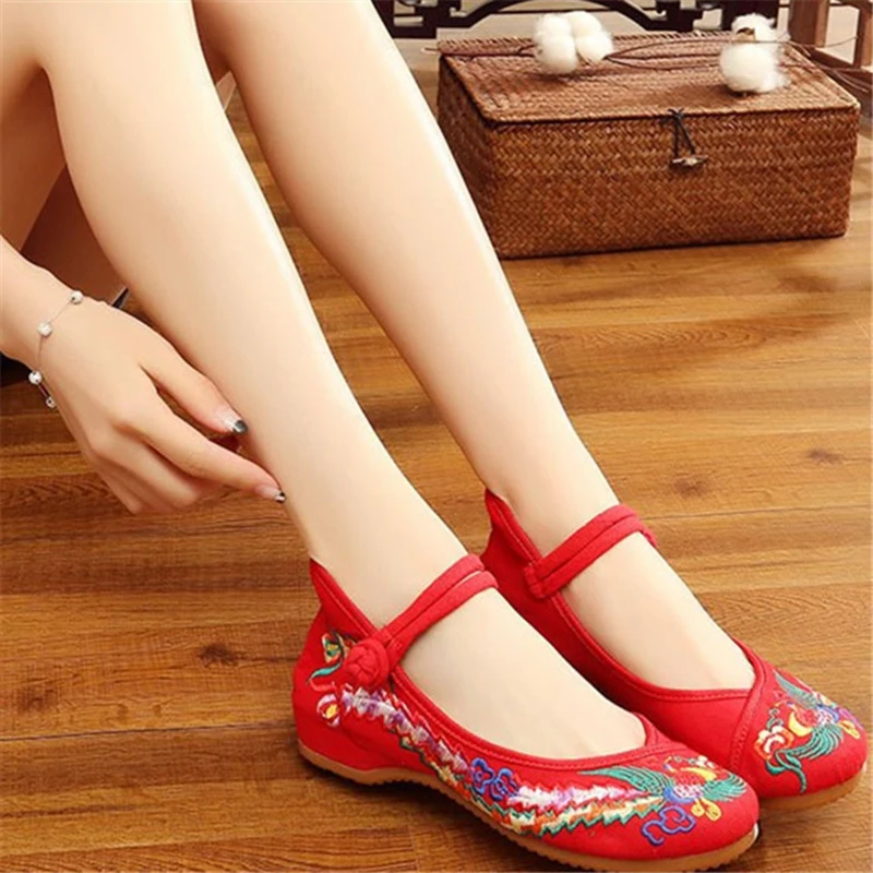 Chinese Embroidered Floral Canvas Shoes Traditional Chinese Old Peking Ballerina Female Casual Flat Loafer Shoes Women