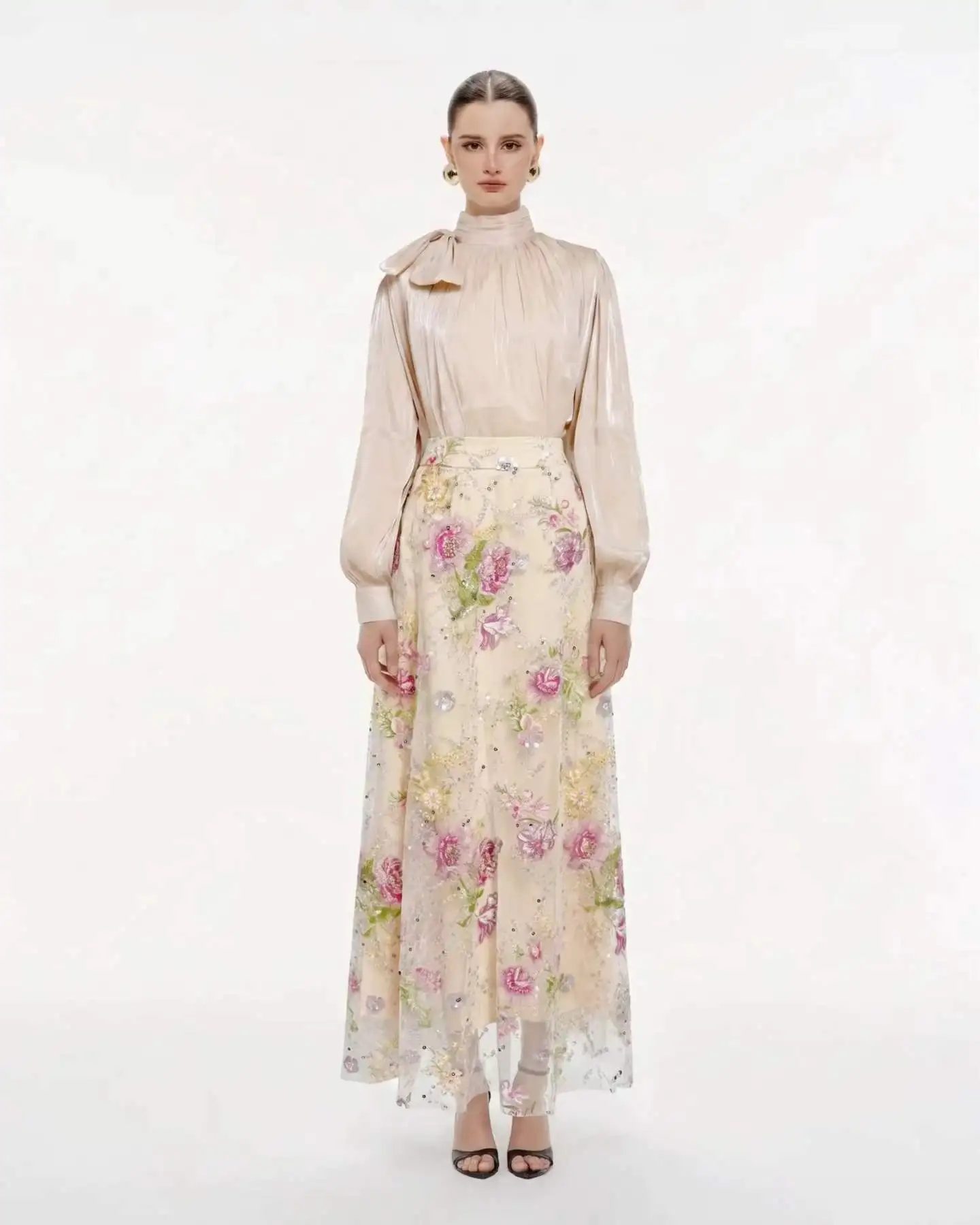 Conjunto de 2 Piezas de Alta Calidad para Mujer 2026: Blusa con Lazo en el Cuello y Falda Maxi de Tul con Bordado Floral, Traje Formal para Fiesta, 2 Colores