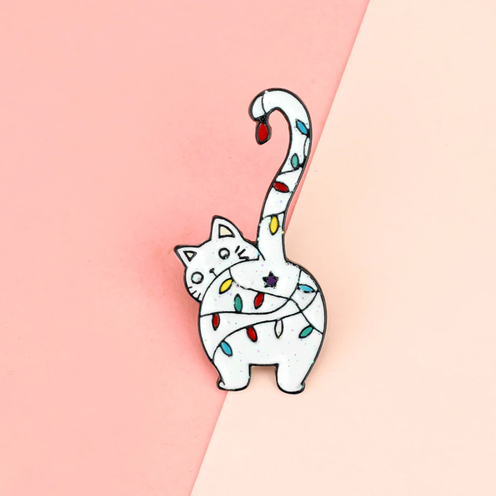 Funny White Cat Lapel Pin Cartoon Animal Kitten Wrapped with Lamp Brooch Cute Shiny Enamel Badge Bag Cloth Jewelry Gift For Kids