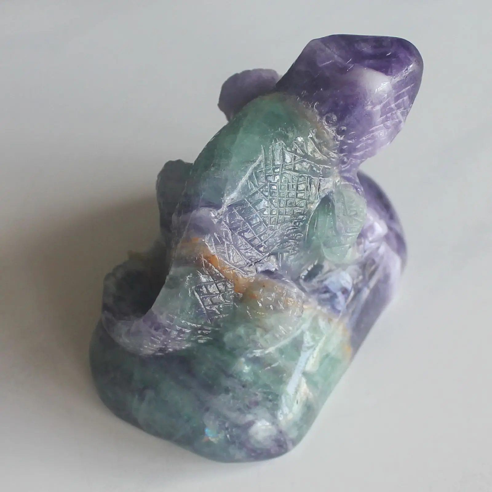 

Hand carved rainbow fluorite crystal lizard figurine animal carving home decor 75mm