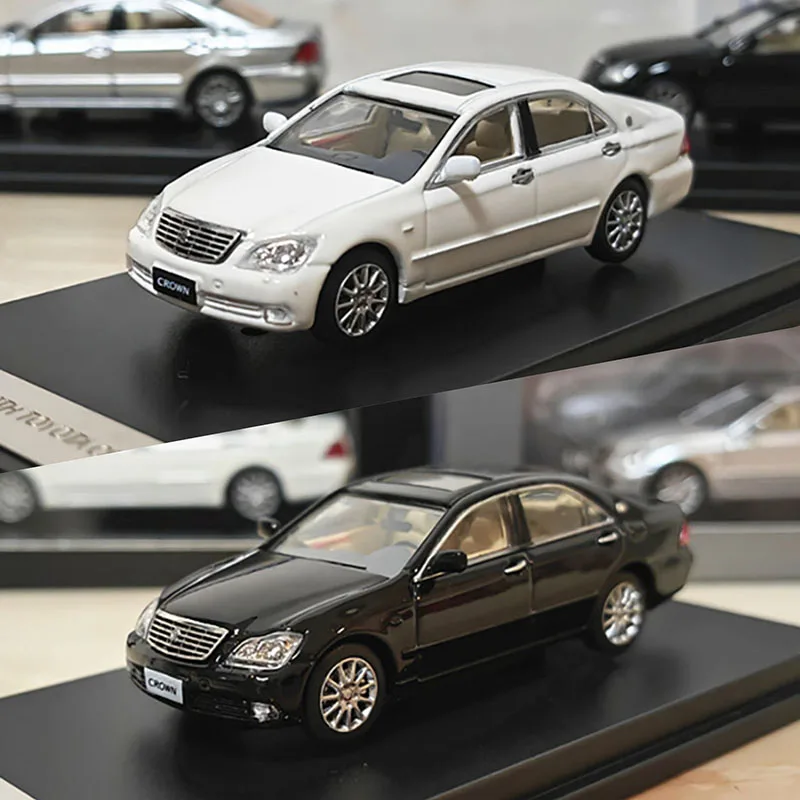 Diecast 1/64 Scale DCM Toyota CROWN 12th Generation Old Model Limited Edition Alloy Car Model Collectible Toy Gift