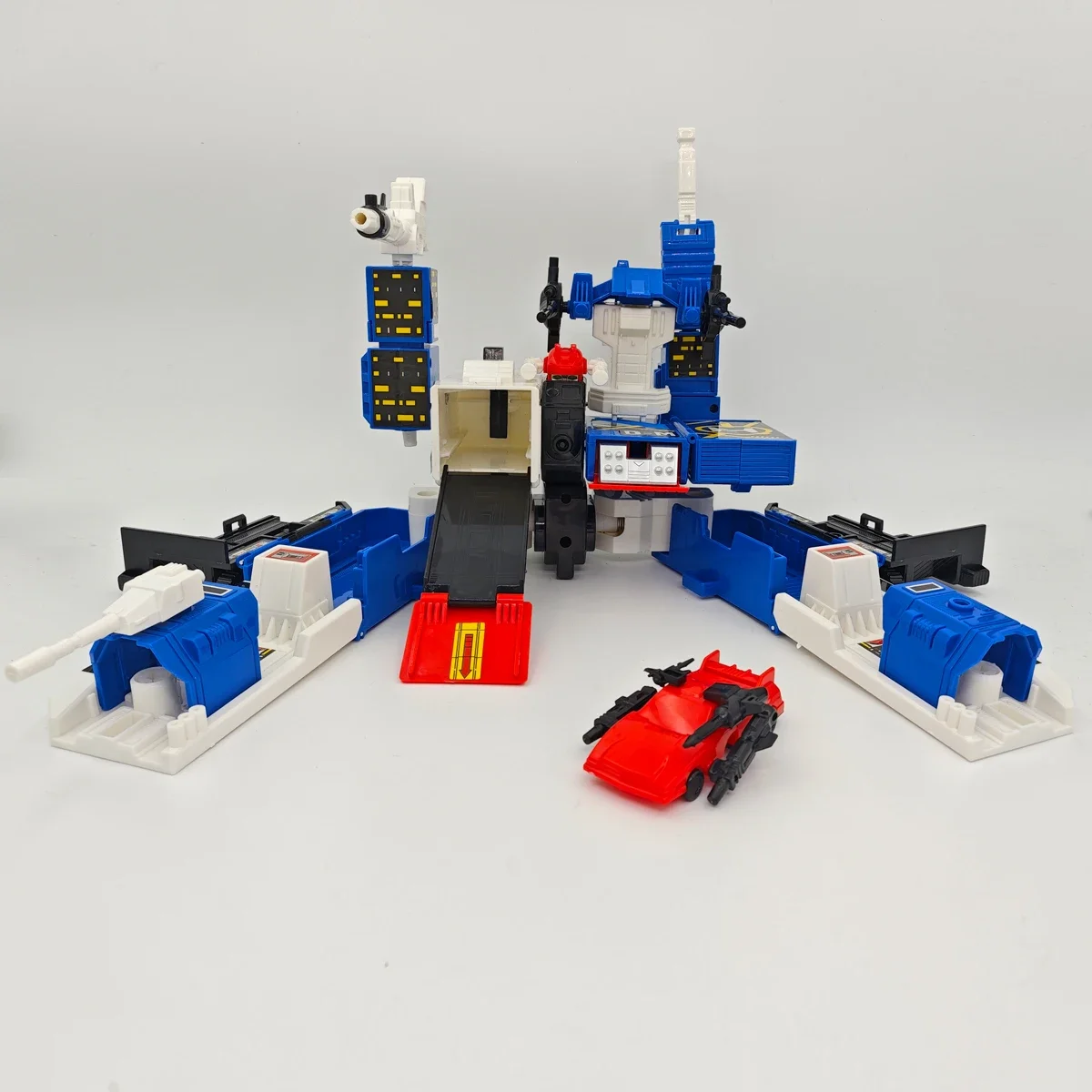 Transformation Metrotitan Blue Metroplex Ko G1 Three Transformations Action Figures Toy Gift Collection