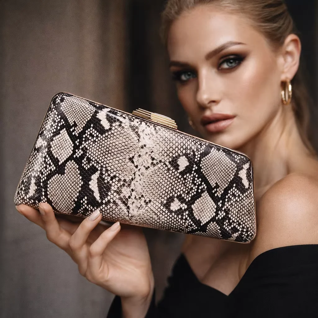 

2026 Women's European American Retro Style One-Shoulder Clutch Bag Chains Irregular Snake Pattern PU Cotton Magnetic Clasp