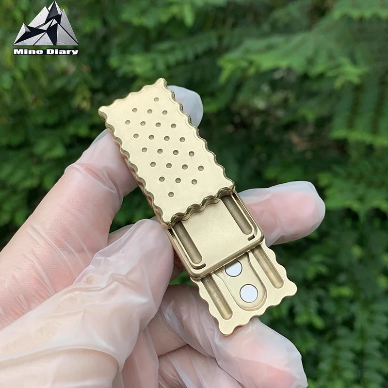 

Brass Tuning Fork Biscuit Push Card Decompression Toy Fingertip Push Slider EDC Pressure Resistant Fingertip Adjuster