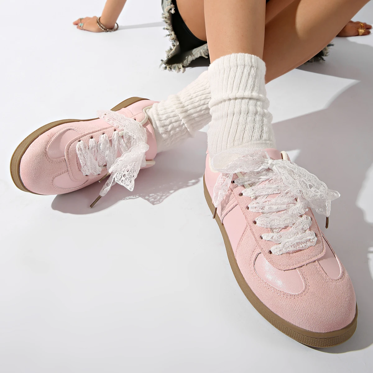 2025 ربيع الخريف جديد النساء أحذية رياضية موضة التدريب مريحة للتنفس أحذية رياضية المرأة عادية الدانتيل يصل حذاء مسطح للنساء