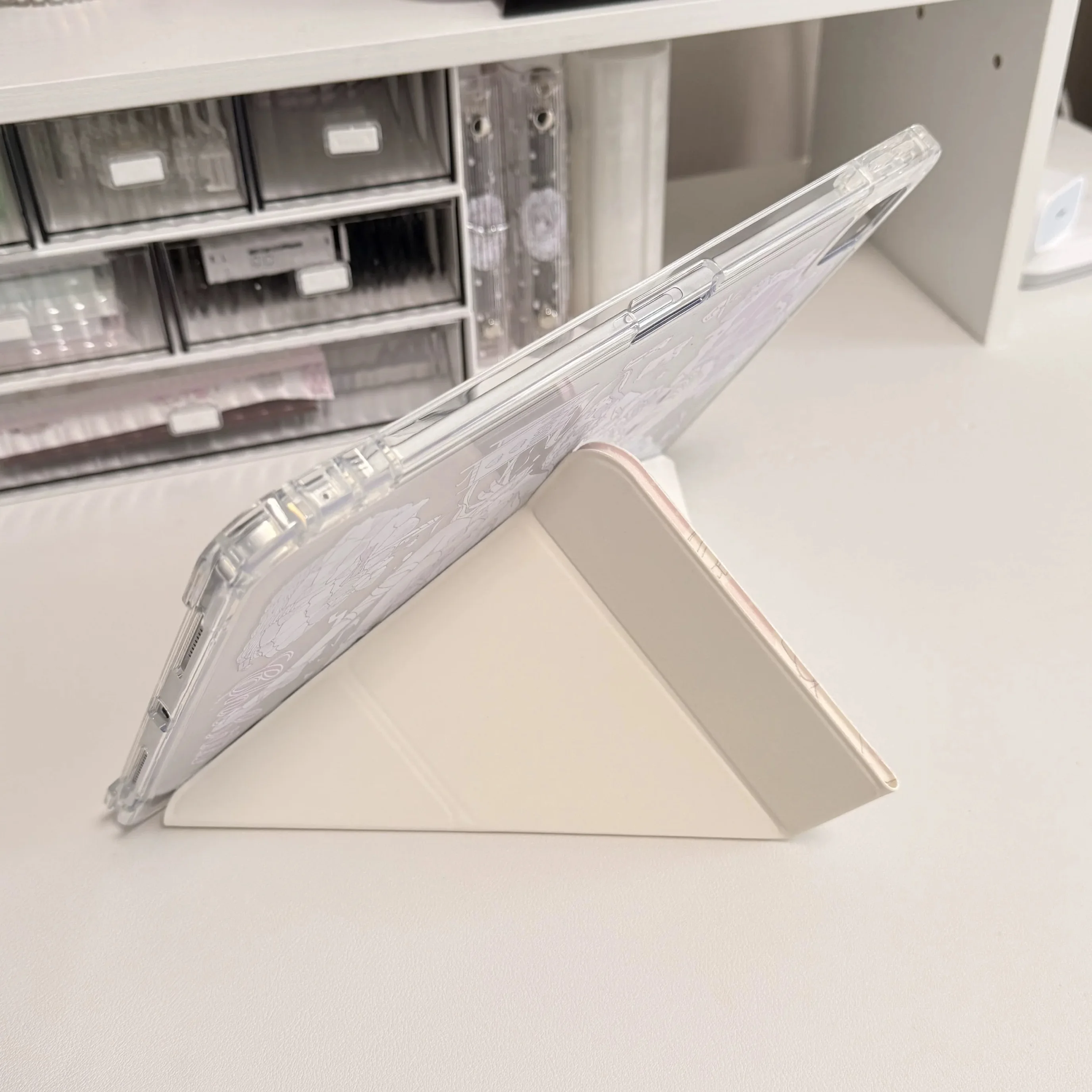 Suitable for iPad cases, the Y+ three-fold pull-out sliding rail model with a pen slot protection shell