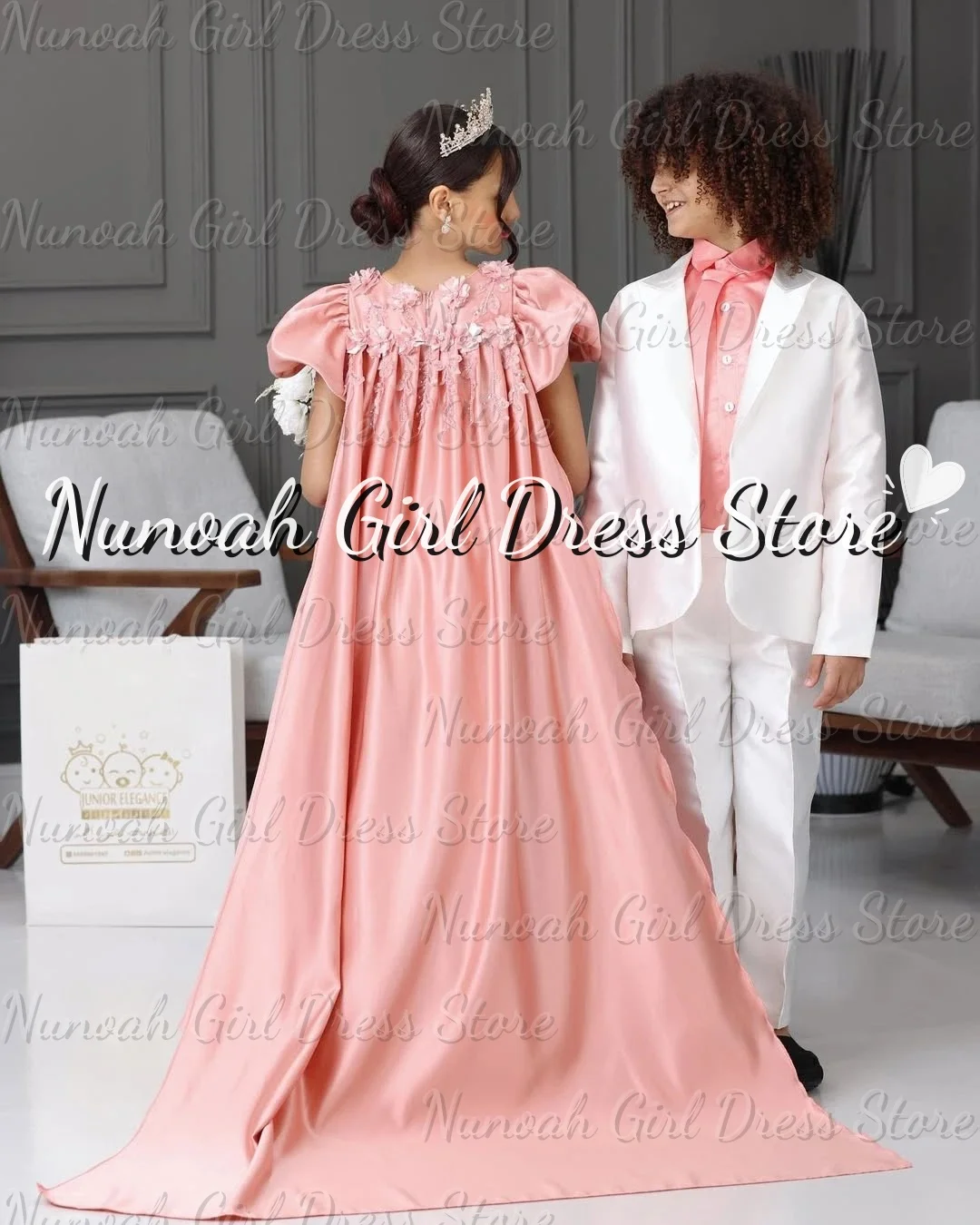 فساتين فتاة الزهور من الساتان الوردي لحفلات الزفاف مزينة بالدانتيل بطول الأرض لالتقاط الصور فساتين التواصل الأول حسب الطلب