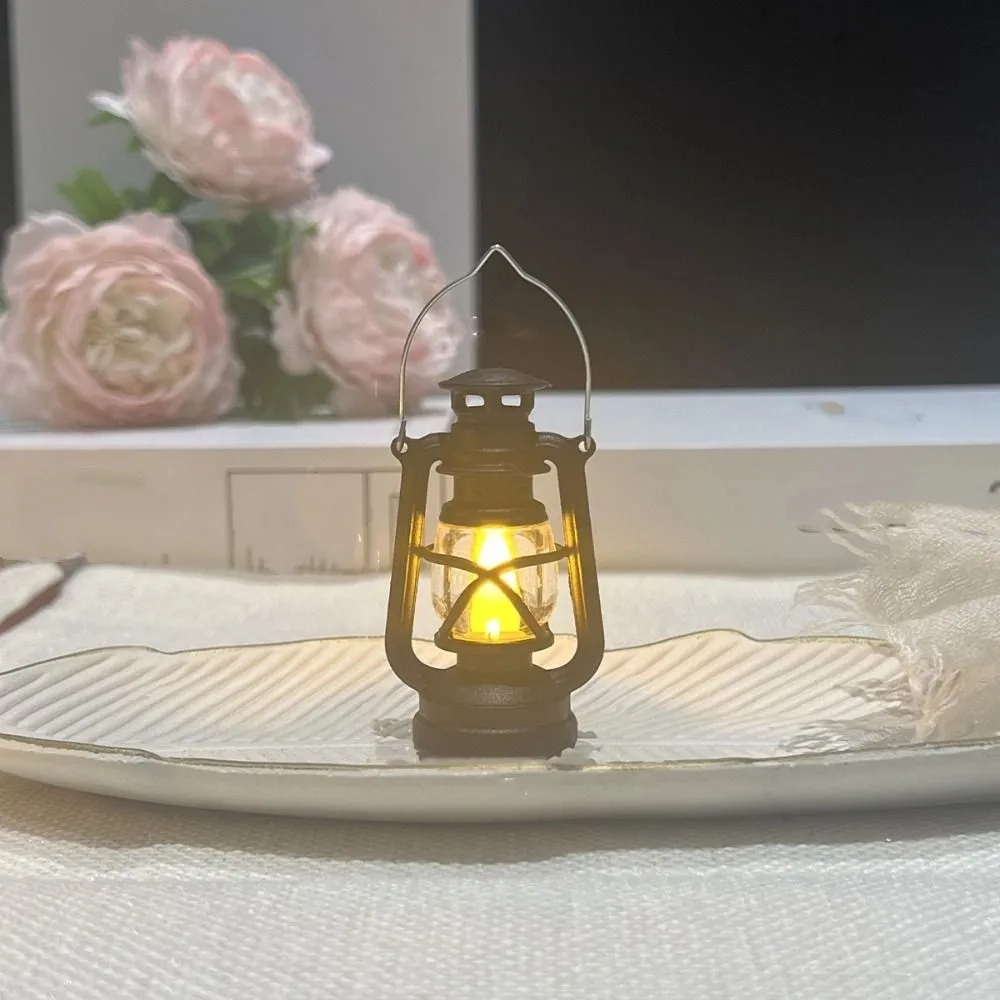 Lampu Lilin Elektronik LED Retro Lampu Hangat Kreatif Lampu Malam Mini Persegi dengan Kait Lampu Suasana LED Tanpa Api Tahun Baru