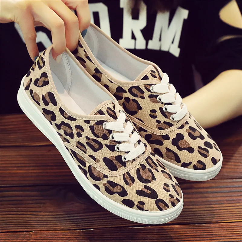 Scarpe di tela con stampa leopardata per le donne nuova versione coreana scarpe sportive versatili per studenti scarpe basse Harajuku per le donne