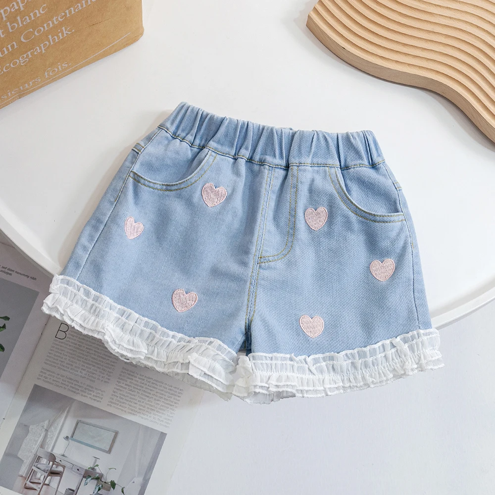 0-6Y pantaloncini di Jeans per neonate estate 2023 moda Patchwork di pizzo bambini ragazze pantaloni caldi carino amore cuore ricamo Jeans