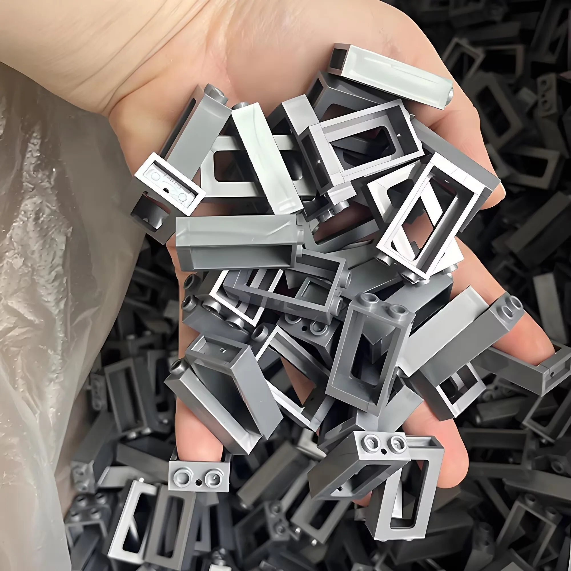 Smartable Train Window 1x2x3 with Glass Building Block MOC Train Parts Toy For House Castle Compatible City 4035+60602 20pcs/lot