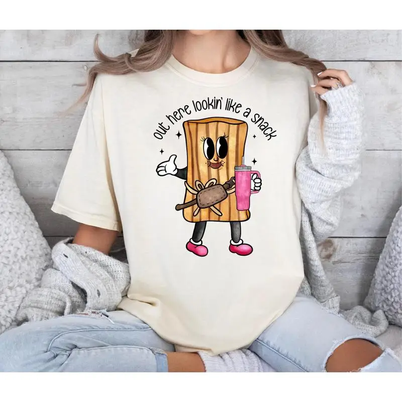 Camiseta Out Here Lookin' Like A Snack, tamale, comida navideña mexicana, bolsa con cinturón inspirada en vaso Boojee