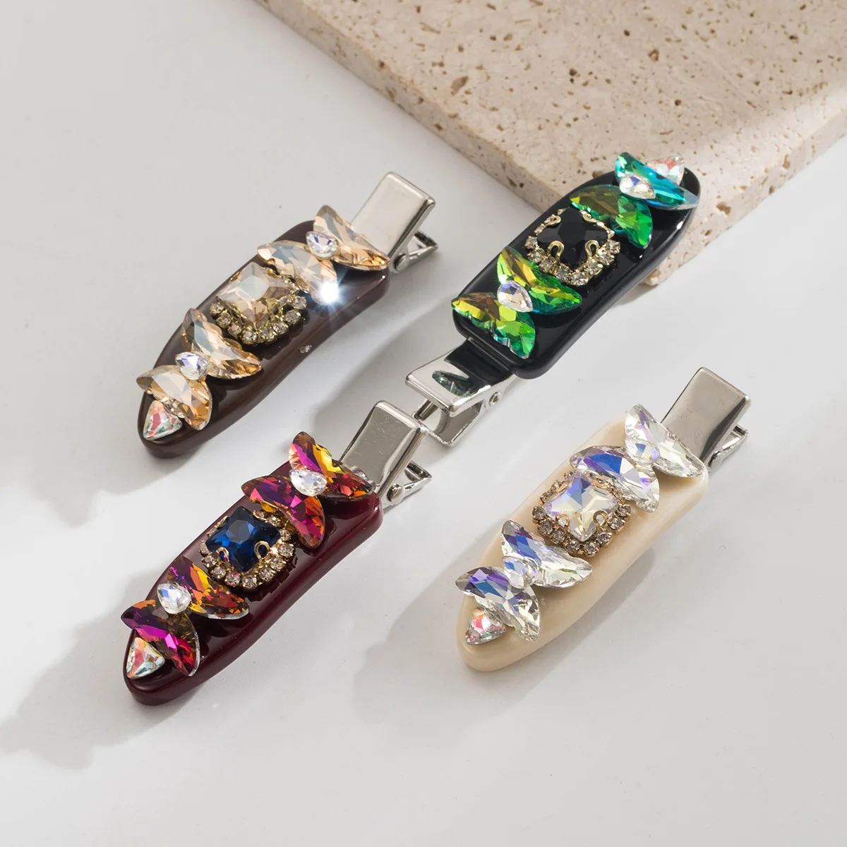 

Vintage Baroque Shiny Glass Diamond Sweet Butterfly Hair Clip Simple Versatile Fashion Hair Accessory