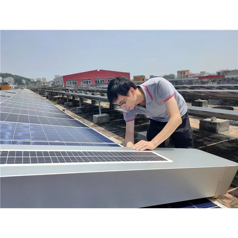 Wielofunkcyjny panel robota czyszczącego na energię słoneczną Sprzęt do mycia na sucho/woda Fotowoltaiczne automatyczne urządzenie czyszczące Solar PV Wash