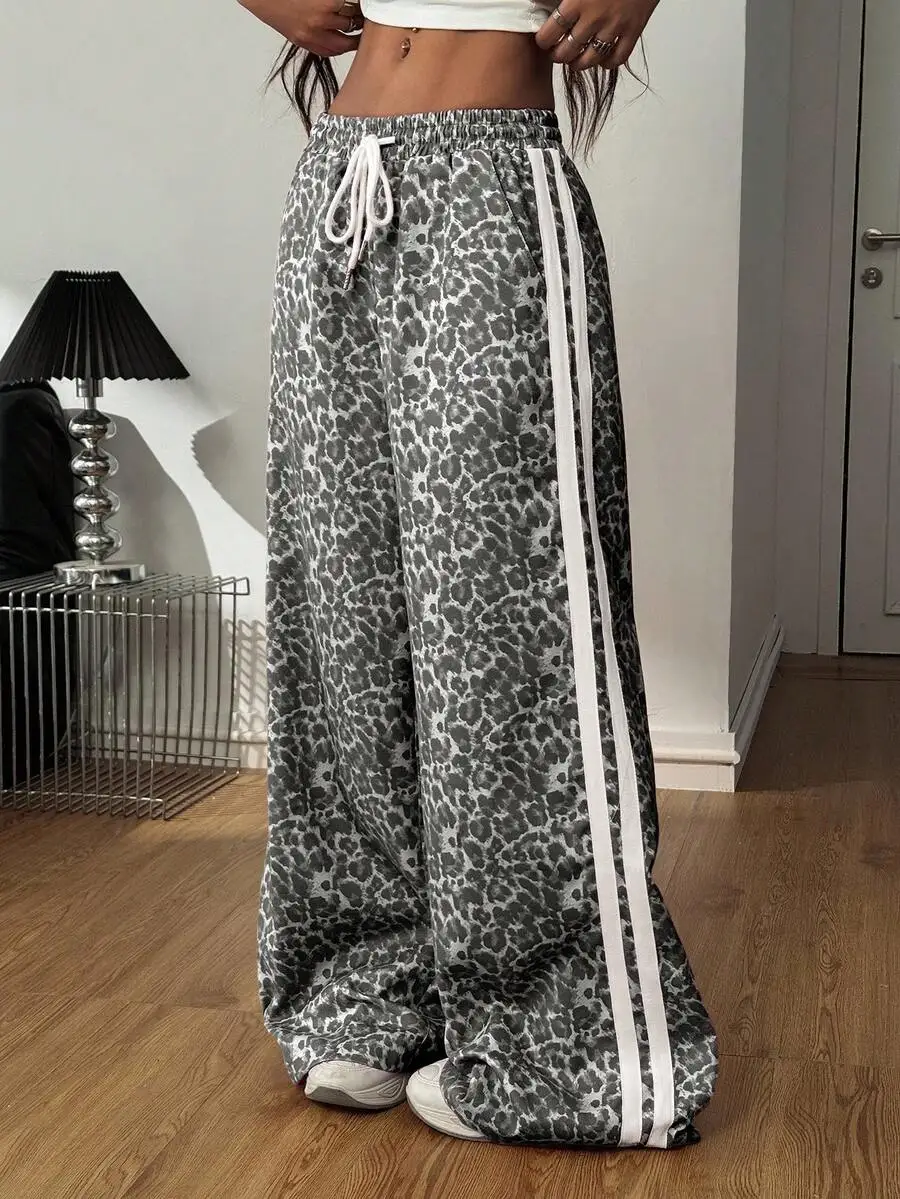 

Женские винтажные широкие спортивные брюки с леопардовым принтом и боковыми полосками