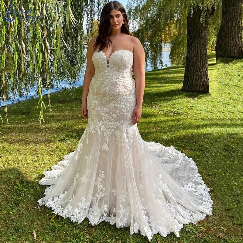 Układ NICEB bez ramiączek aplikacje Plus rozmiar syrenka suknie ślubne koronkowe tiul sąd pociąg suknie ślubne vestido de festa luxo Bez paska Appliques Plus Size Mermaid Suknie ślubne Lace Tulle Court Train Bridal Gow