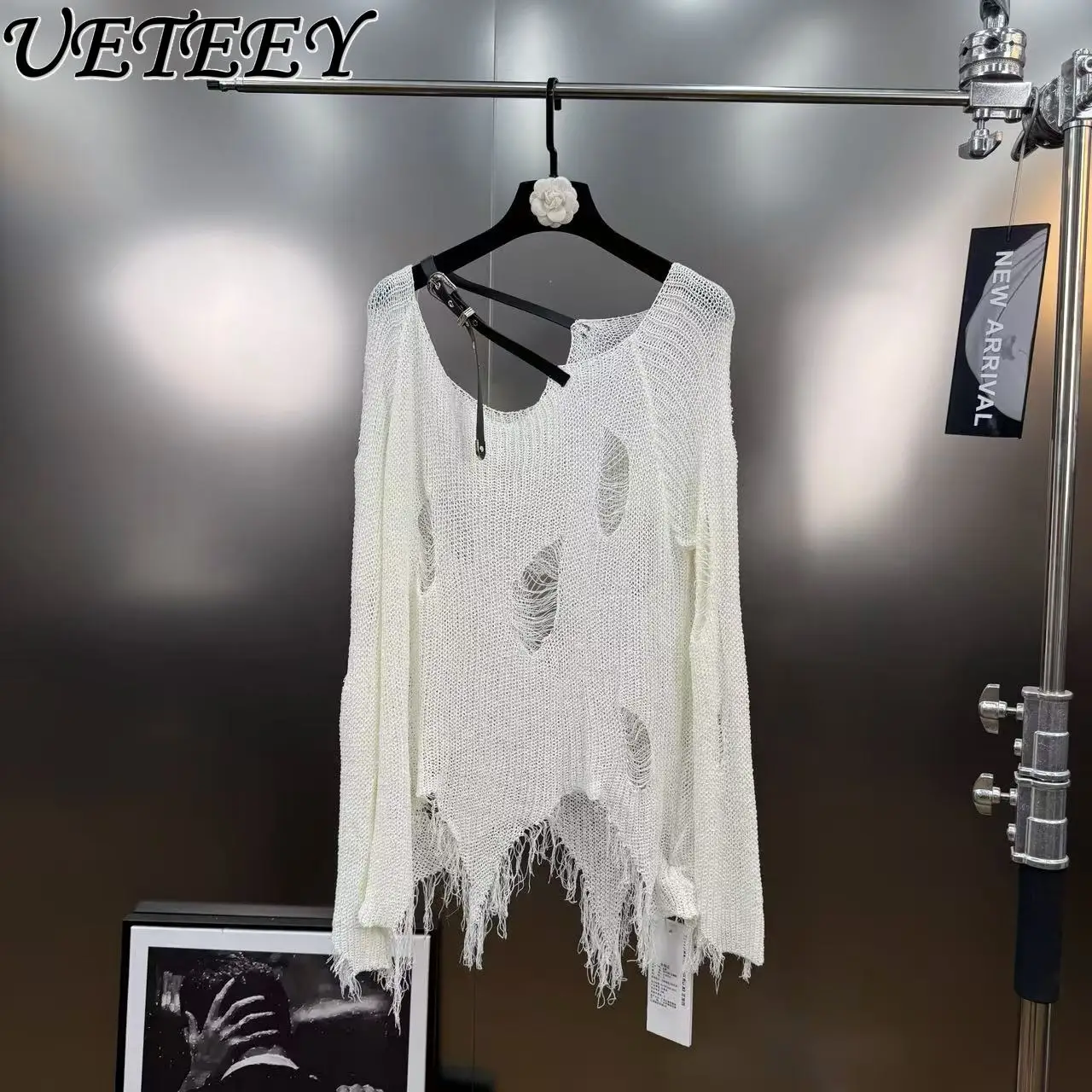 

2025 Autumn Hollow Out Distressed Leather Buckle Decor Off-Shoulder Knitted Cover-Up Niche Loose Casual Sweater Pullover Street